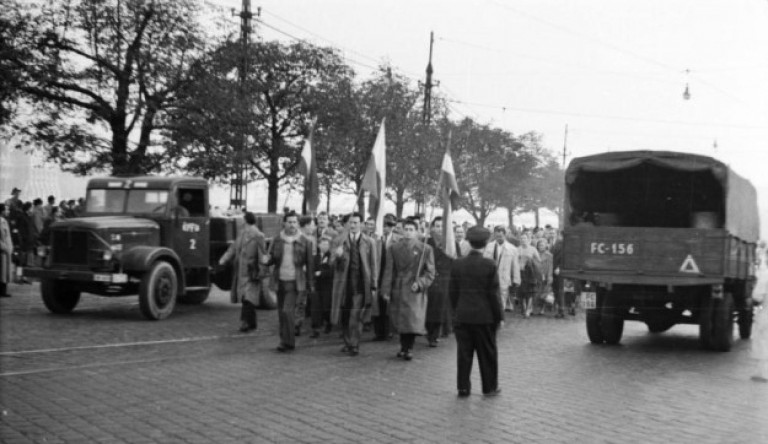 A Nobel-díjas író, aki a magyar forradalom mellé állt