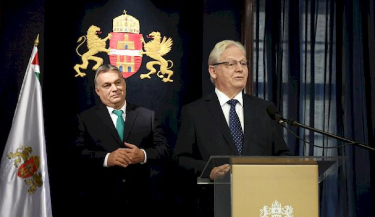Orbán szerint megalázó, hogy Demszkyvel közösen akarják kitüntetni Tarlóst 