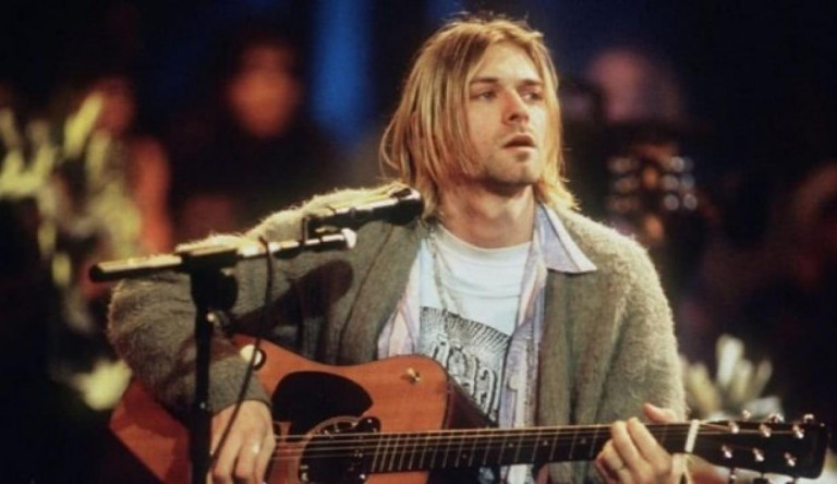 334 ezer dollárért kelt el Kurt Cobain kardigánja