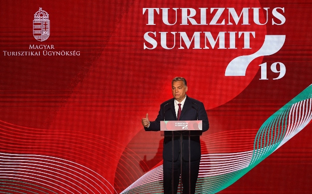 Orbán Viktor miniszterelnök beszédet mond a Magyar Turisztikai Ügynökség harmadik Turizmus Summit konferenciáján a Várkert Bazárban 2019. október 28-án.