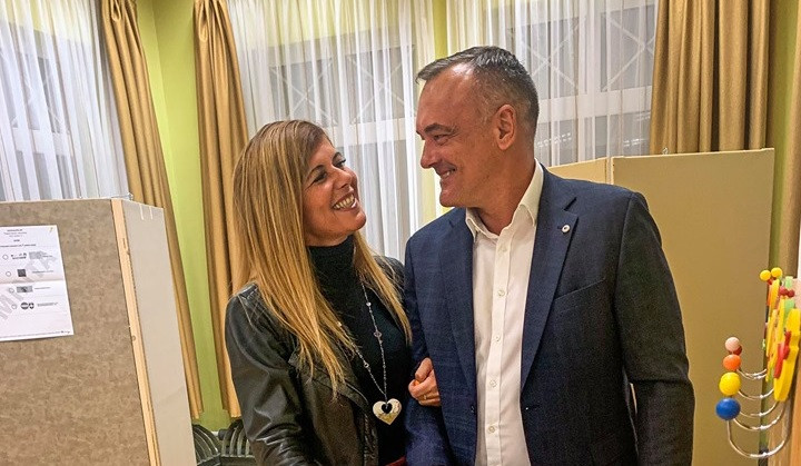 Kifütyülték a fideszes képviselőket Győrben, látták Borkai Audiját a városháza előtt