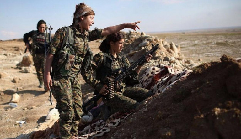 Harcoló kurd nők üzentek a Facebookon Magyarországnak