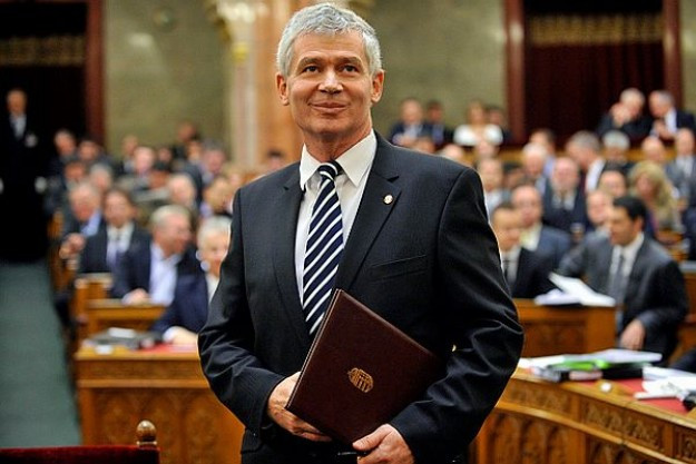 Hadházy: Az ellenzék vonuljon ki Polt eskütételéről, és maradjon is kint!