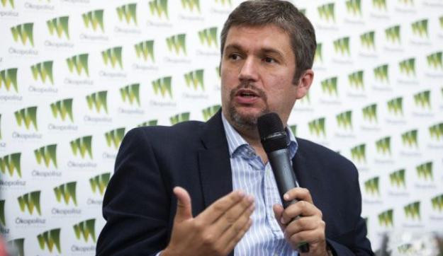 „Több táblányi” pénzt gyűjtött össze Hadházy Ákos