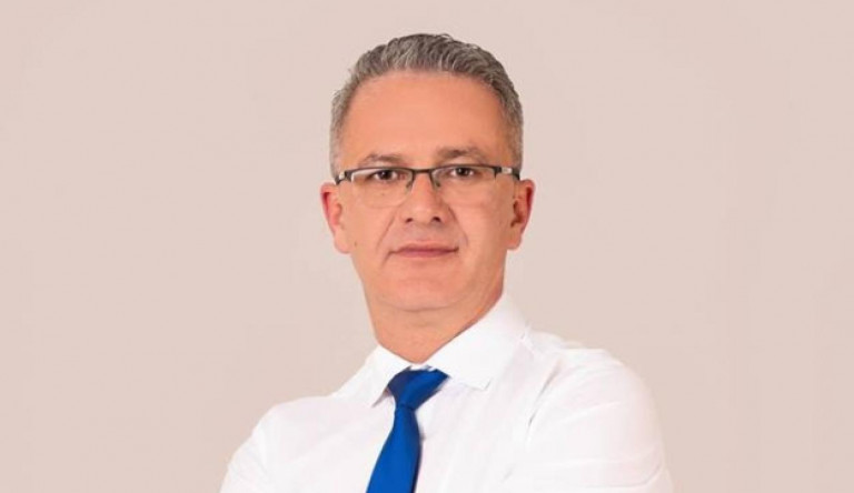 Dudás Róbert ül be Mirkóczki Ádám helyére a parlamentben