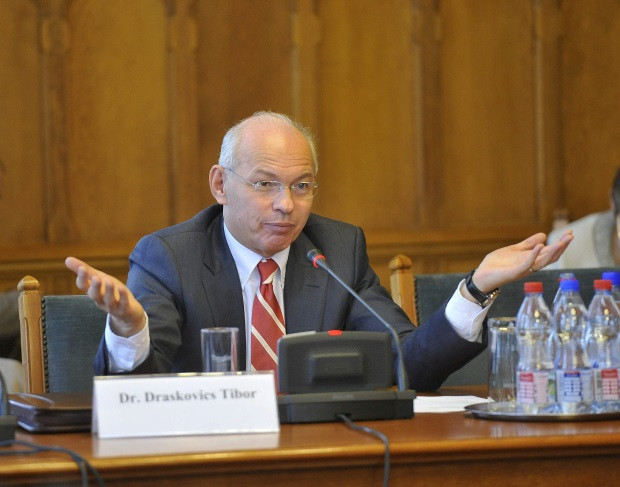 Jól fognak keresni a Karácsony által pozícióhoz segített szocik