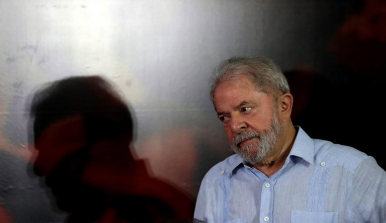 Szabadon engedték a börtönből a korrupcióért elítélt Lula da Silva volt brazil elnököt
