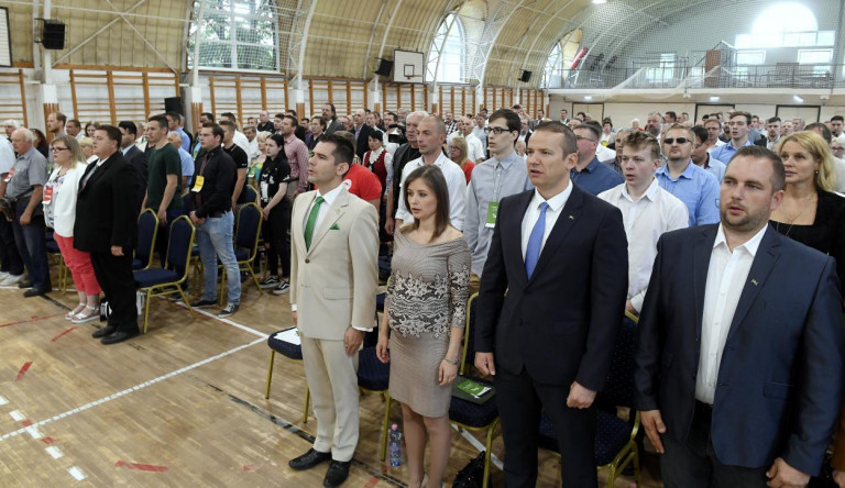 Főállású anyaságot vezetne be a Mi Hazánk Mozgalom