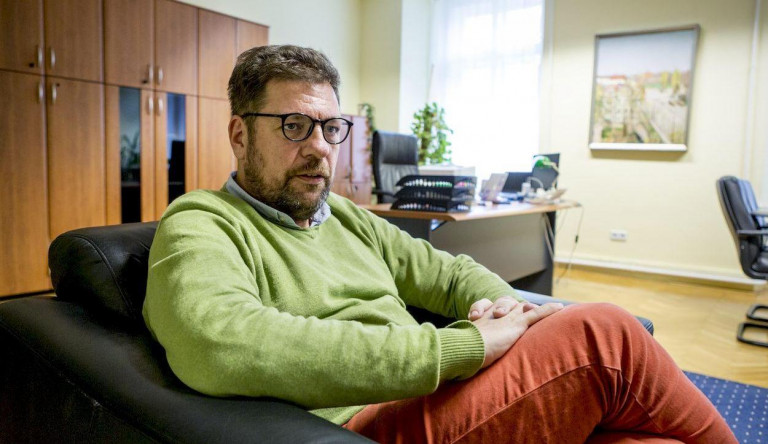 A Momentum főpolgármester-helyettese nem örül a ferencvárosi parkolási rendszert támogató szoci városházi állásának