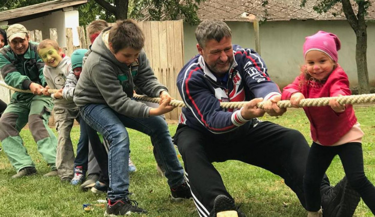 Bár vádlott, Simonka újabb embert szorít ki a Fideszből: bonyolódik a békési belháború