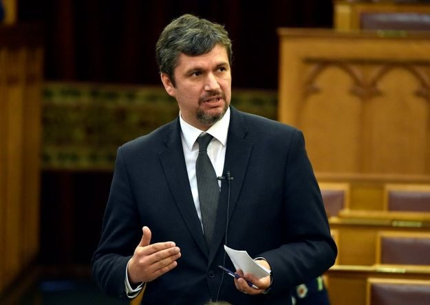 Hadházy nem fér hozzá a képviselői tiszteletdíjához, ezért támogatást gyűjt