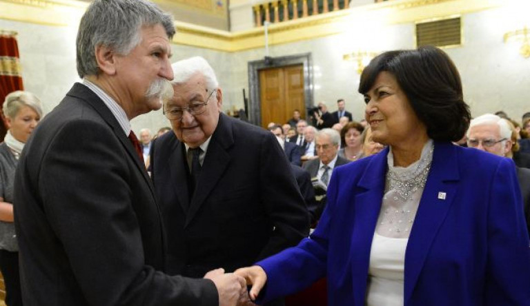 Boross Péterben felvetődött, hogy a Btk.-ban kellene gondoskodni a nemzeti gondolat védelméről