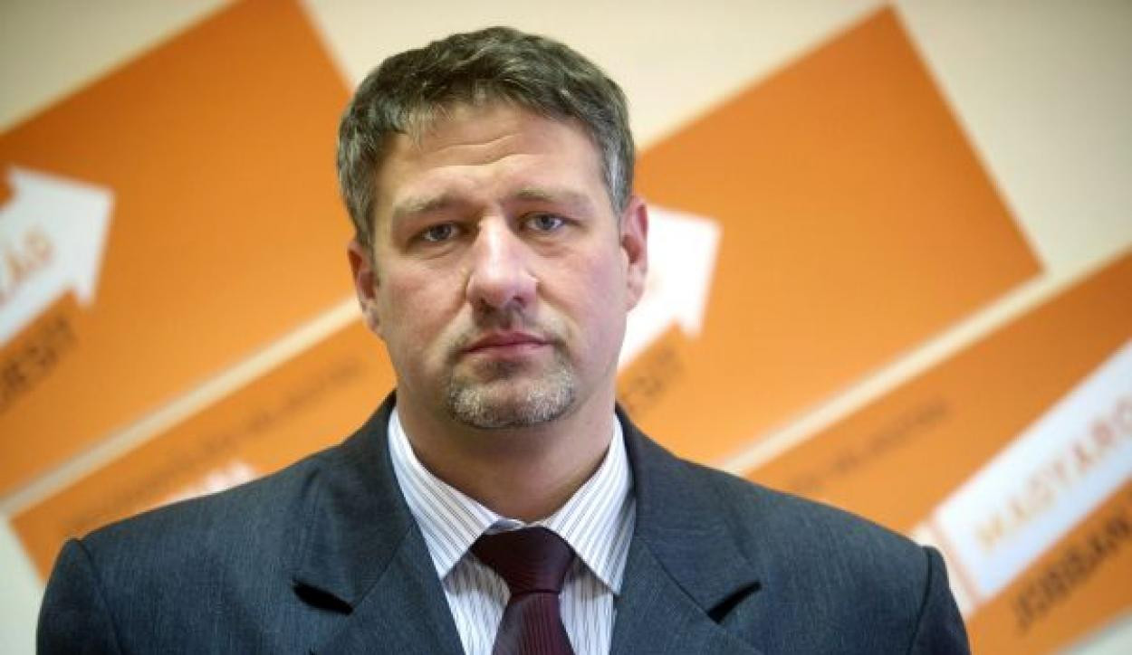 Hadházy feljelenti az ügyészséget, szerinte bűncselekményt követtek el Polték