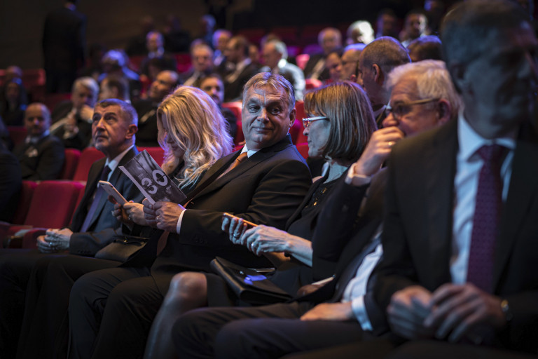 Orbán: Most elválik, hogy a saját lábunkon is meg tudunk-e állni