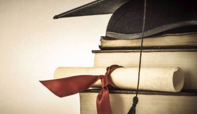 Lassan bárkiből lehet egyetemi tanár vagy vezethet doktori iskolát