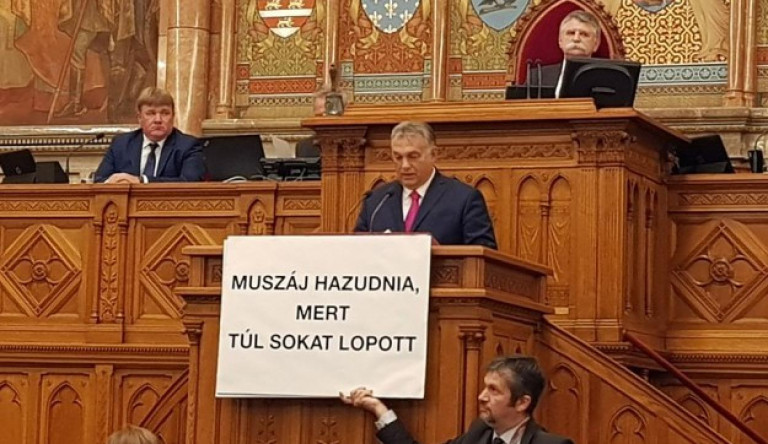 Megváltoztathatja parlamenti stratégiáját a teljes ellenzék