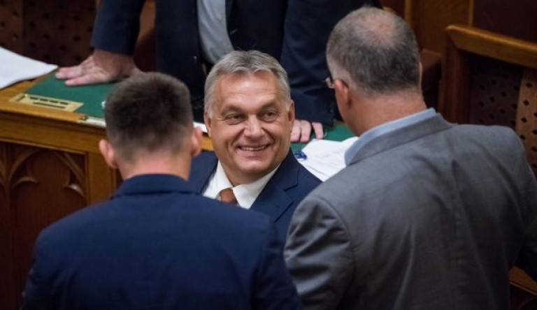 A kormányzati honlapon kell közzétenni, hogy hazudtak a Helsinki Bizottságról a nemzeti konzultáció kérdőívében