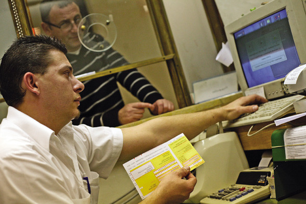Csoportos leépítések jönnek a Magyar Postánál