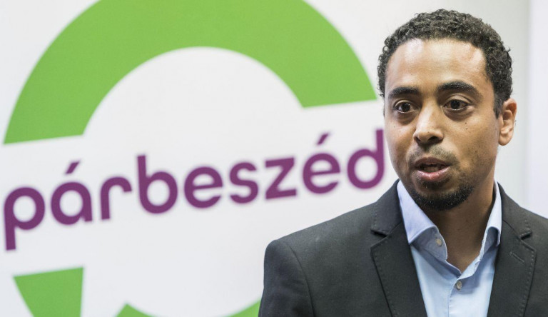 Kocsis-Cake: a Nélküled szép dal, de ami a Hír TV-ben zajlik, az mindennek a legalja