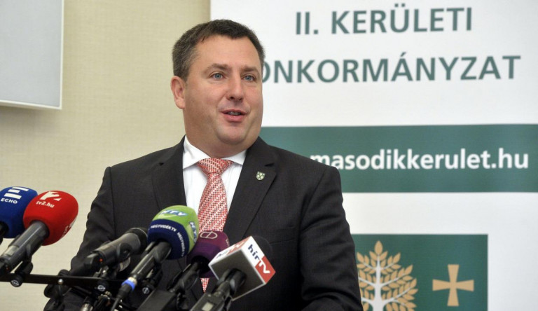 7,3 milliót kap ki nem vett szabadságáért a II. kerület leváltott polgármestere