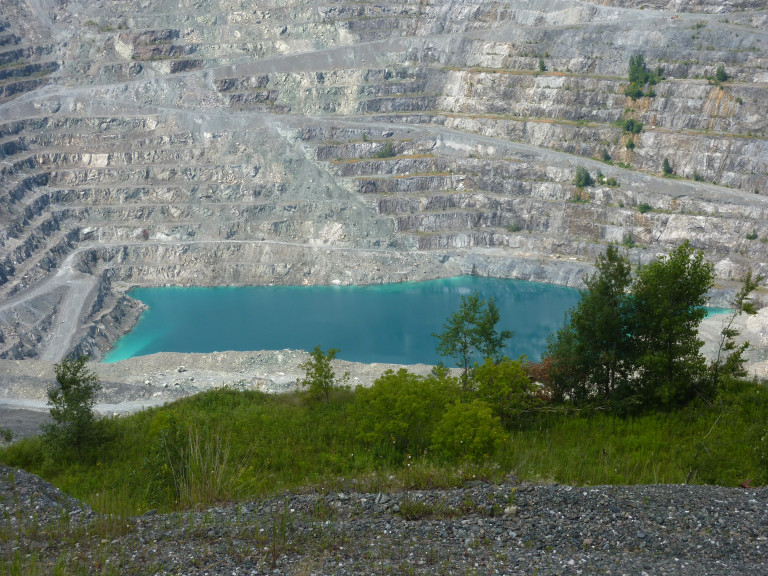 Asbestos városa új nevet keres magának