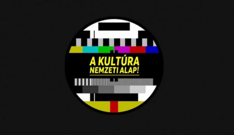 Tízezres tüntetésen állnak ki a színházak függetlenségéért