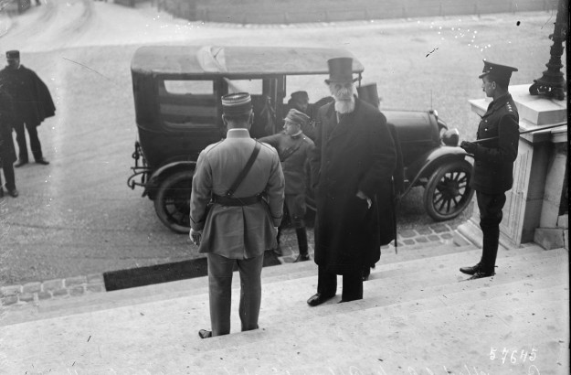 Apponyi Albert 1920. január 15-én megérkezik a francia külügyminisztériumba