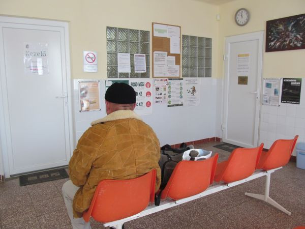 Jön a barna lámpa az egészségügyben: szigorodnak a társadalombiztosítás szabályai