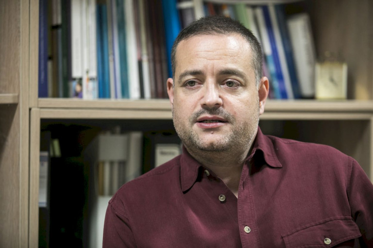 „Elképesztően túlterheltek a tanárok, túlélni próbálnak”  