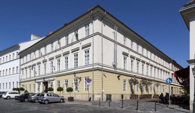 Nincs többé 1 forintos VIP-parkolás a Budai Várban