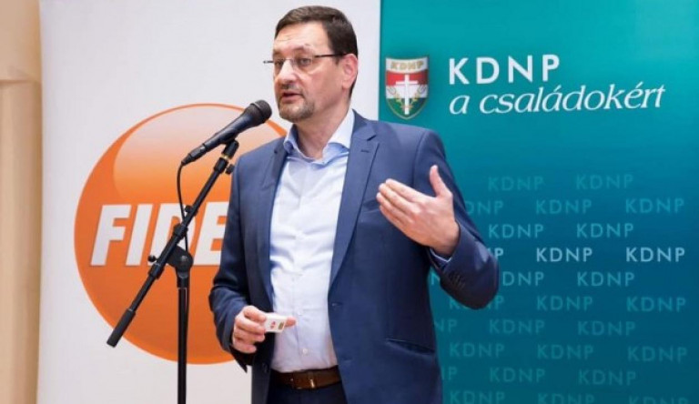 Az I. kerület leköszönt fideszes polgármestere 8 millió forintot vett volna fel a „bennragadt” szabadságai miatt