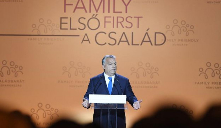 Ismét Demográfiai Fórumot rendez a kormány, milliárdokért