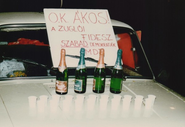A kép 1990-ben készült egy tüntetésen: még együtt a rendszerváltó pártok