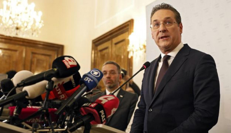 Strache havi két-háromezer eurót tapsolhatott el egy internetes játékra a pártja pénzéből