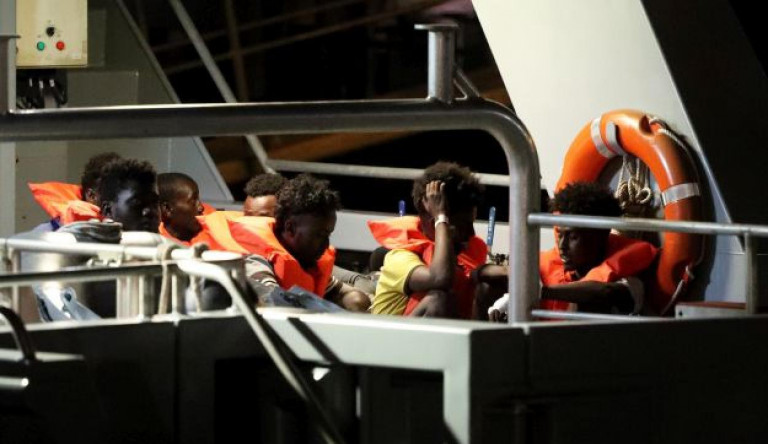 Kiköthet Olaszországban az Alan Kurdi nevét viselő, menekülteket mentő hajó