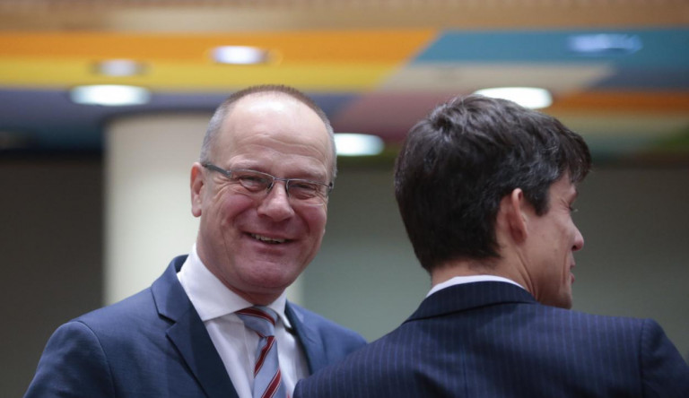 Komoly kritikával kezdte kormánybiztosi tevékenységét Navracsics Tibor