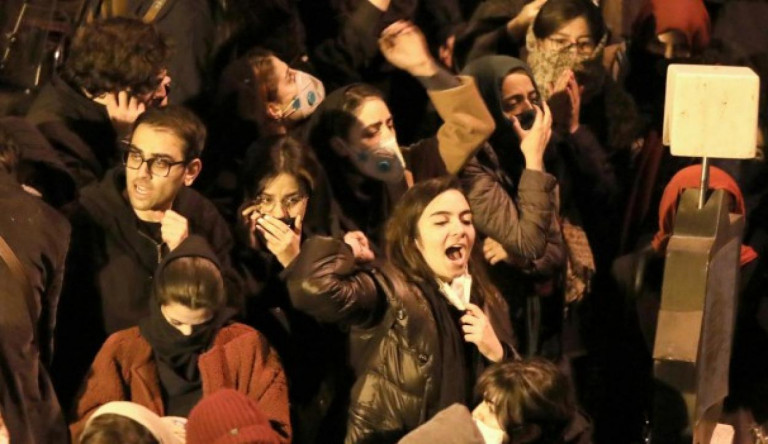 Késő estig tüntettek Teheránban az Irán által tévedésből lelőtt ukrán gép miatt