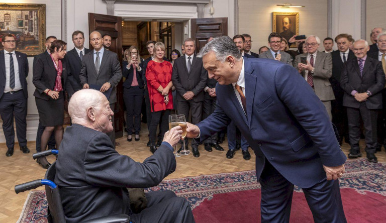 Illiberalizmus és orbánizmus: mit tanult Orbán a kedvenc ideológusaitól? 