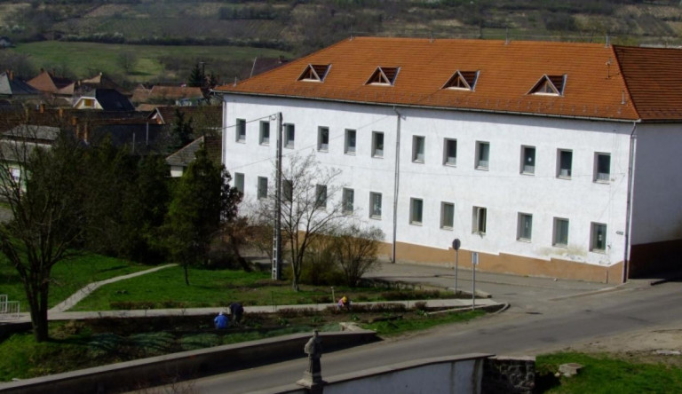 A Fidesz nem pénzben fizetne a gyöngyöspatai szegregált romáknak