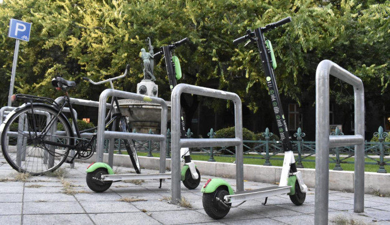 Rendelkezik az új KRESZ az elektromos rollerekről