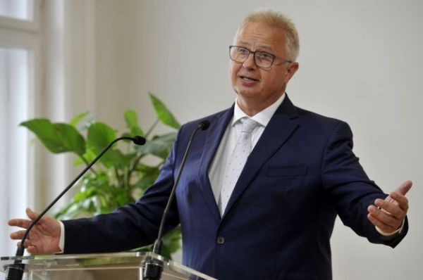 Trócsányi László bruttó 13 millió forintnyi lelépési pénzt kapott