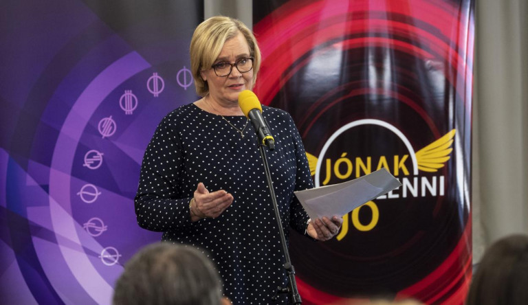 Az antiszemita vicceket posztoló botránygyáros Siklósi leváltását kérik a zsidó szervezetek