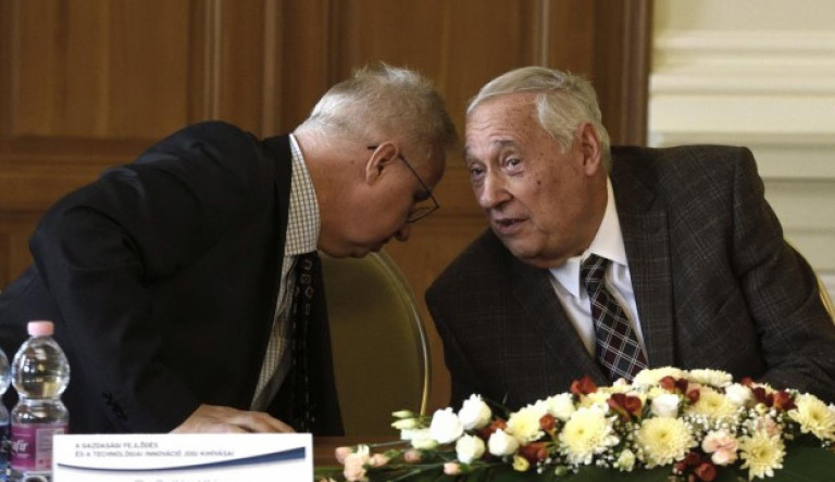 Meghalt Sárközy Tamás jogászprofesszor