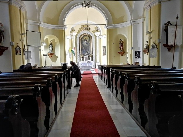 A bezárás a templomokra nem vonatkozik, misék is lesznek