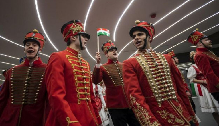 Tudatformáló táborokkal szólítaná meg a fiatalokat a kormány egy előterjesztés szerint