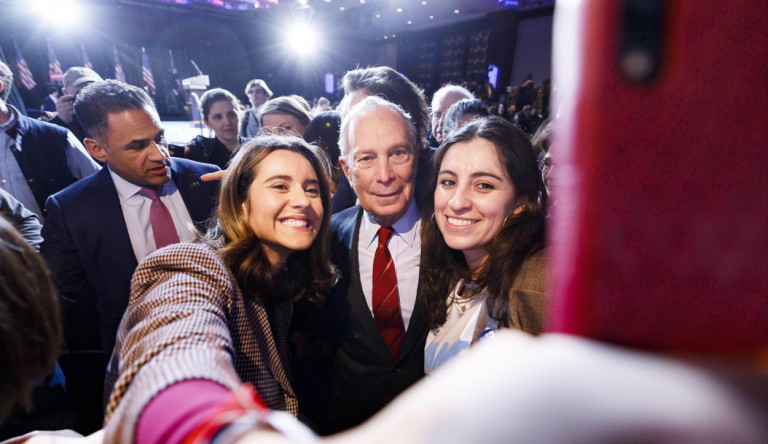 Végre Bloomberg is beszáll a Demokrata előválasztási vitába