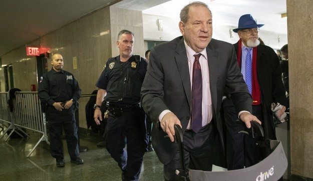Harvey Weinstein újabb tárgyalására érkezik a New York-i Legfelsőbb Bíróságra