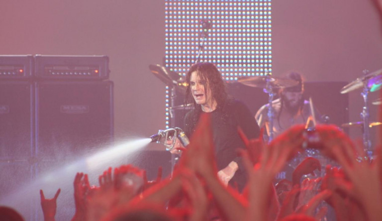 Ozzy Osbourne-nak újra sikerült zavarba hozni a rajongókat