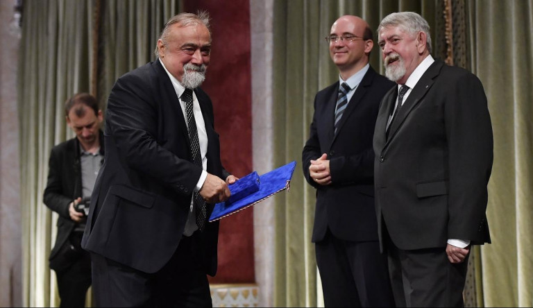 Megszólalt a NAT-ot készítő „listázott” tanár: 