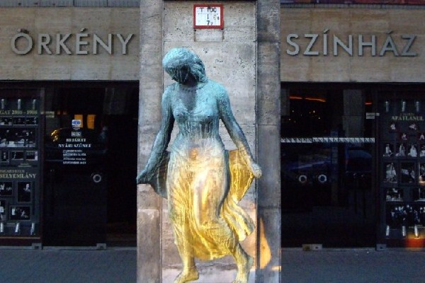 Nem kérhetnek védettségi igazolványt a színházak